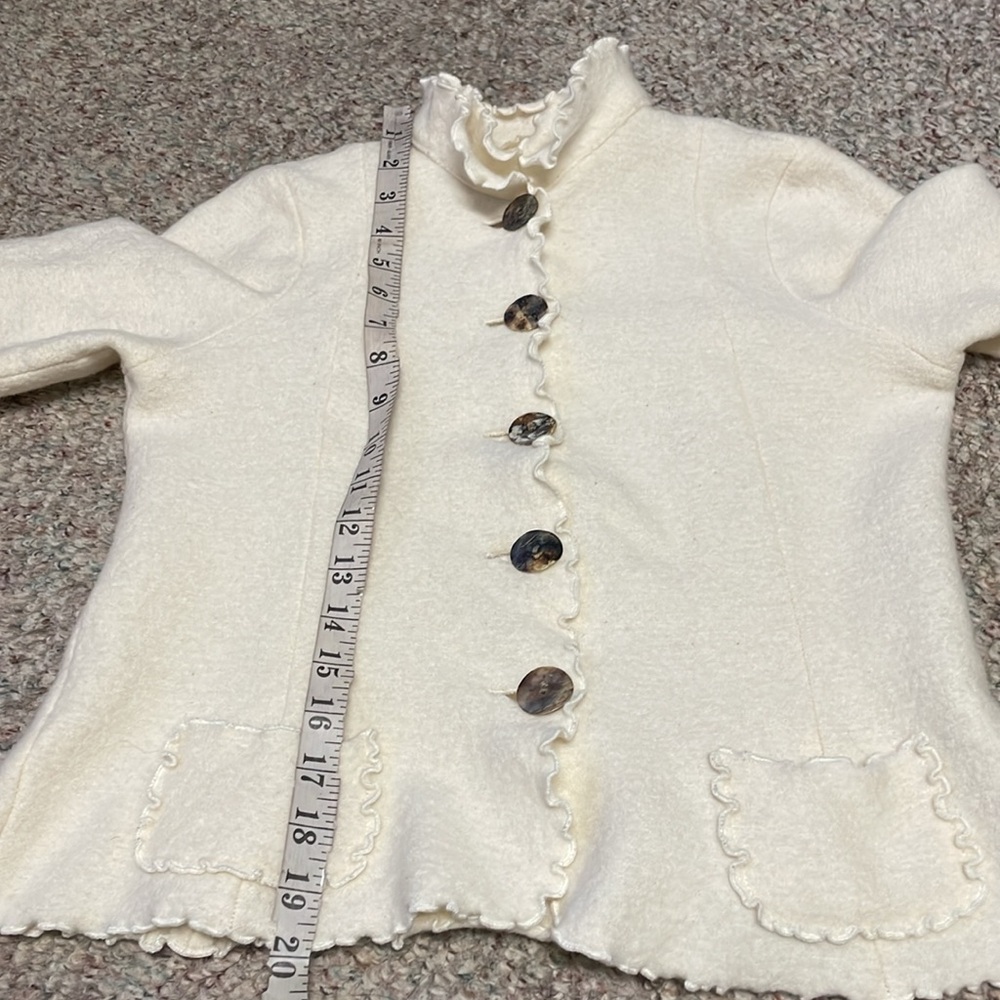 100% wool Cream Ruffled Button-Up cardigan - Picture 5 of 8